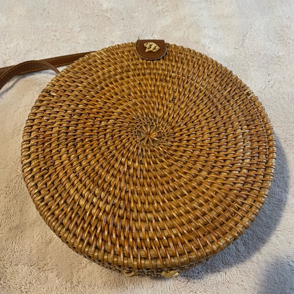 Rattan crossbody round bag - Picture 5 of 7